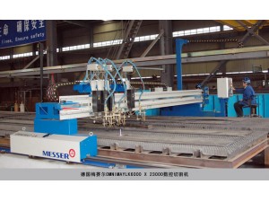 起重機(jī)械生產(chǎn)設(shè)備數(shù)控切割車間。