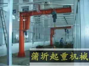 起重量0.5t-5t,起升高度3m-15m,懸臂2m-8m,根據(jù)起升高度不同，有拐臂式和配重式。